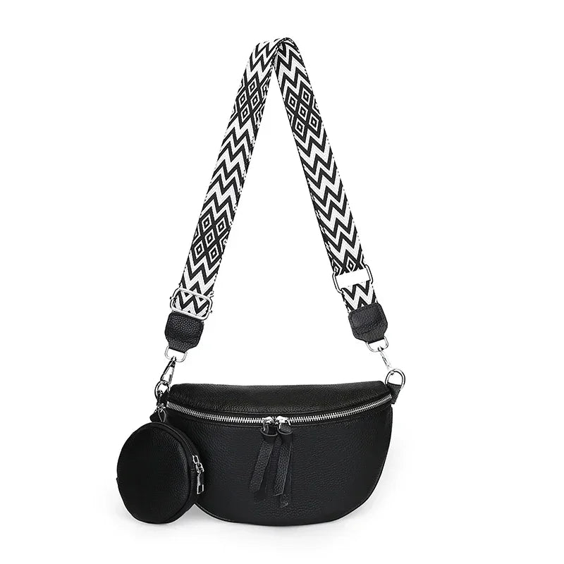 Sac banane femme en cuir noir avec motif noir et blanc sur la bandoulière