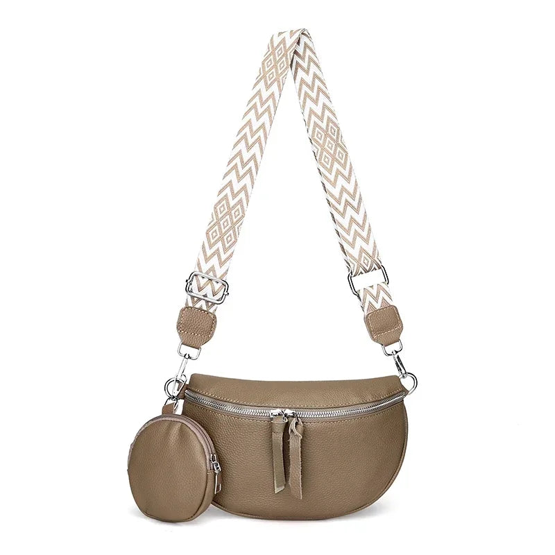 Sac banane femme en cuir crème avec motif blanc et crème sur la bandoulière